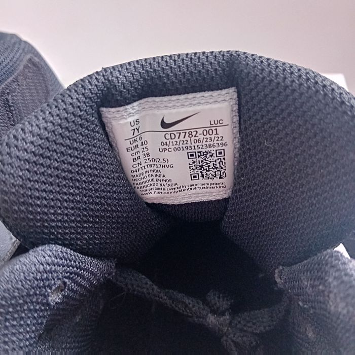 Маратонки тип боти на Nike