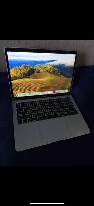 Продам MacBook Air 13 2020