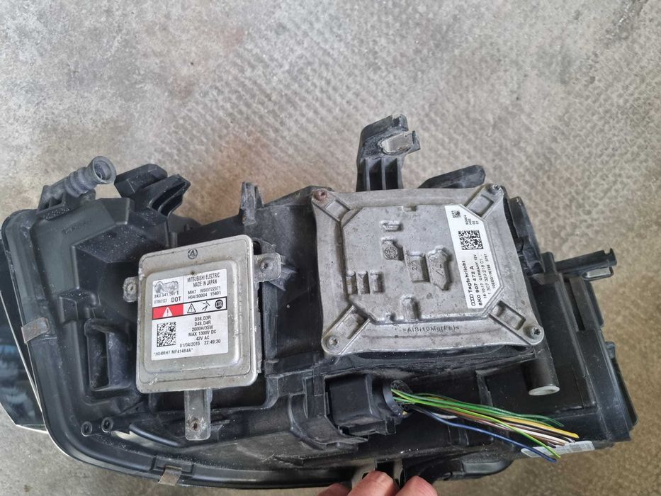 Far stanga complet xenon Audi A4 B8