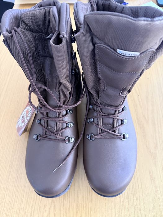 Ghete Altberg piele maro