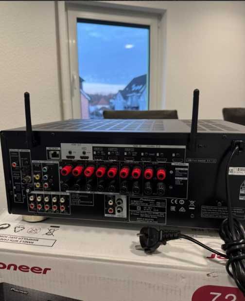 Vand amplificator Sansui AU-D22 si un Pioneer VSX-1131 ca nou