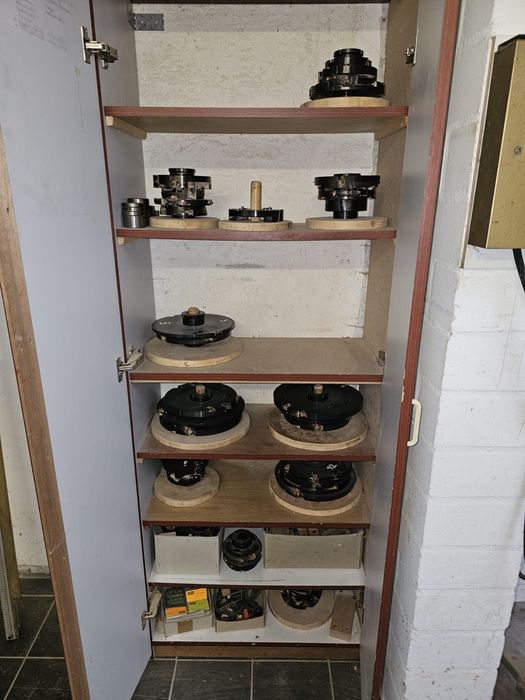 Freza usi si ferestre Okoma