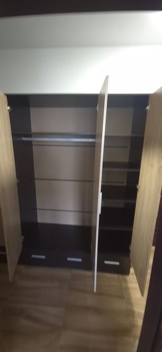 Гардероб с четири врати