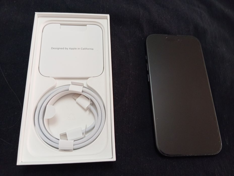 Продам айфон 15 128 Гб.