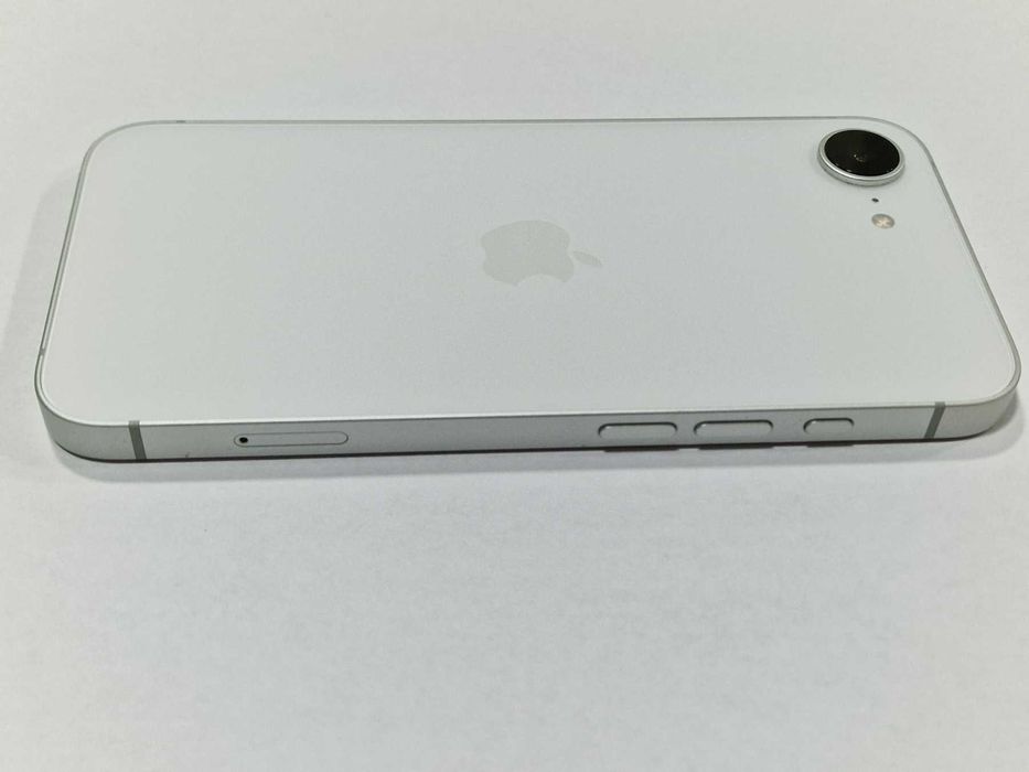 Apple iPhone 16e 128GB / 100%