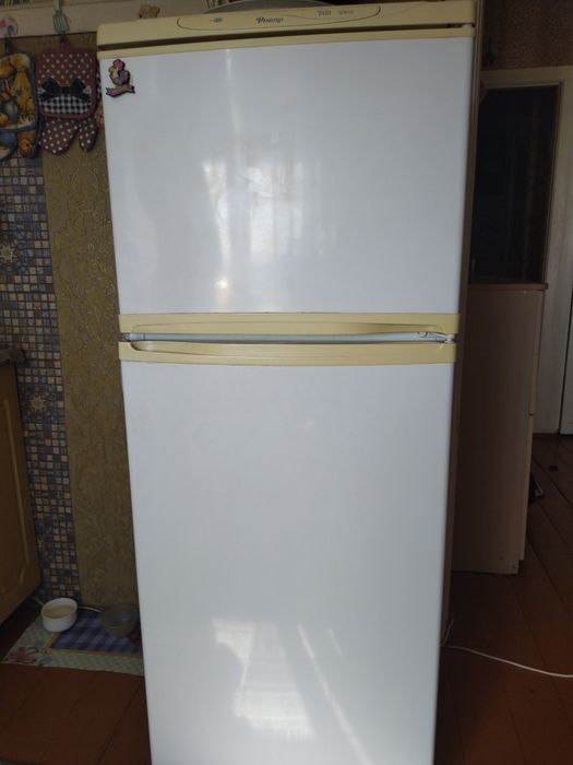 Продам холодильник Днепр в хорошем состоянии. 25000.