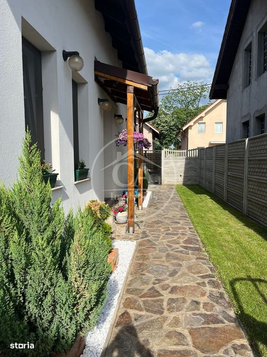 Casă P+subpantă cu 4 camere de vânzare în Cartierul Tineretului,Oradea