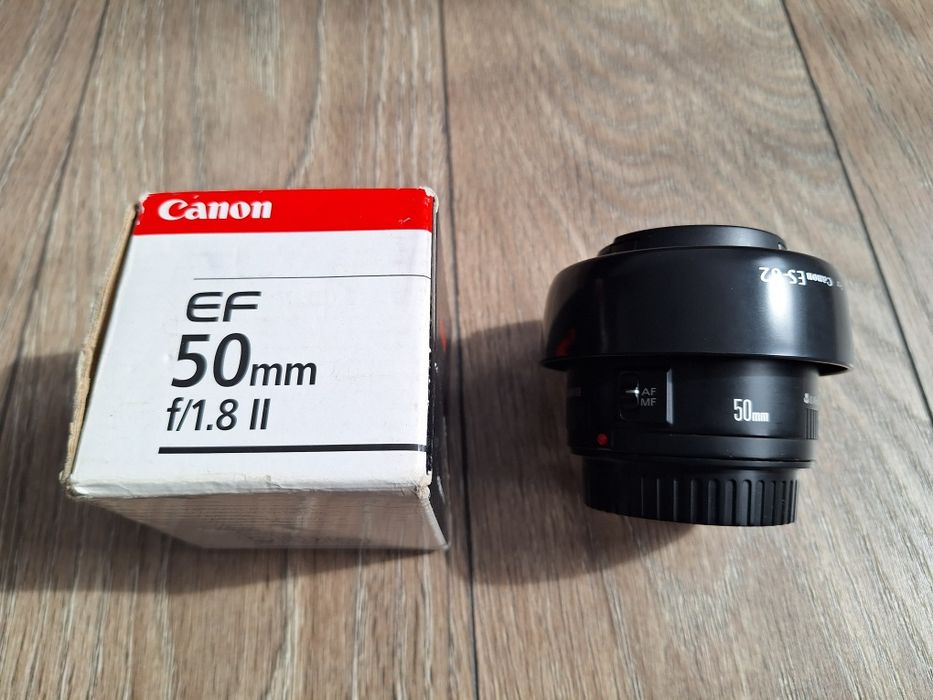 Obiectiv Canon 50mm ll + parasolar si cutie