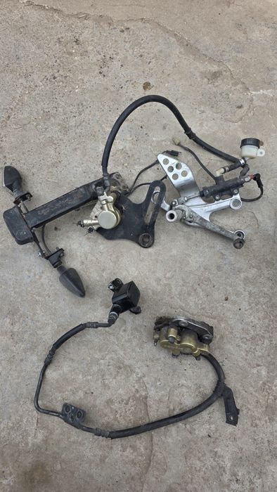 Vând piese yamaha yzf r125 gen1