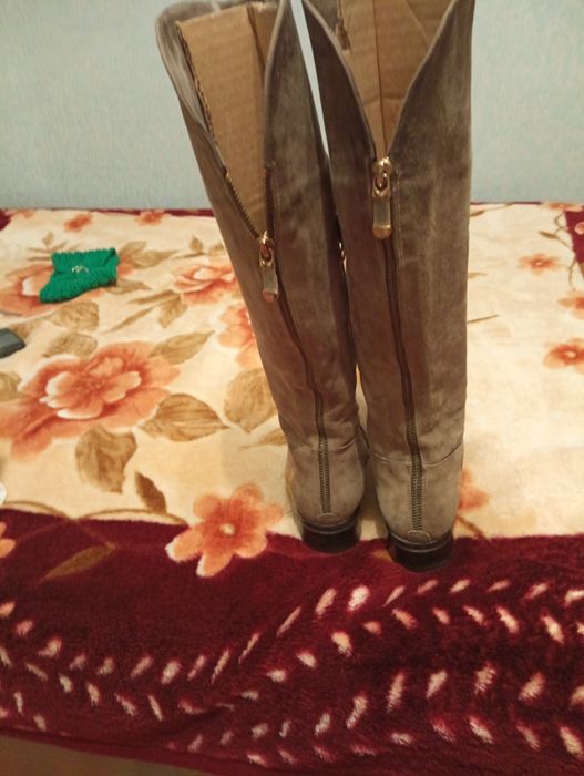 Продаюца женские сапоги