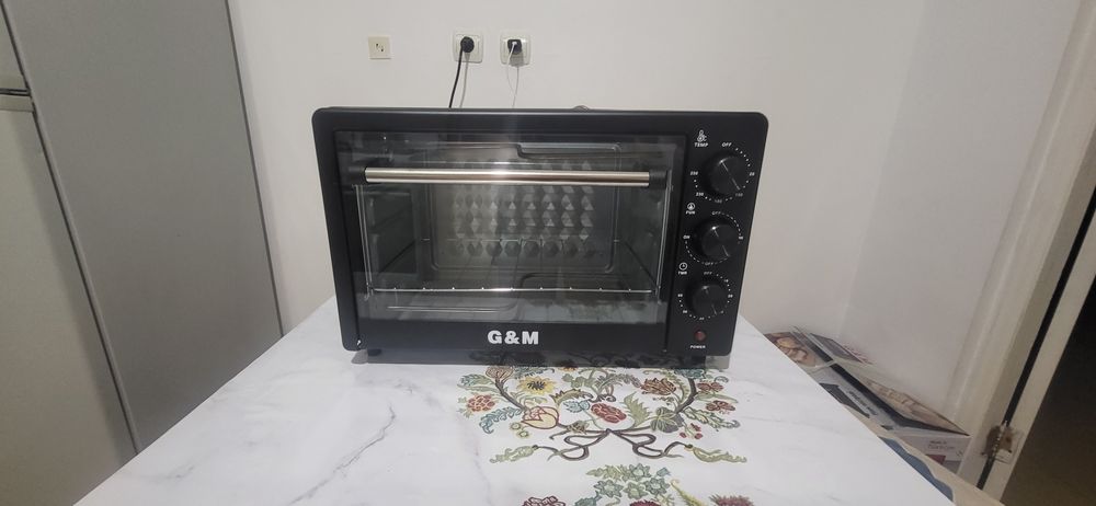Продам духовку G&M