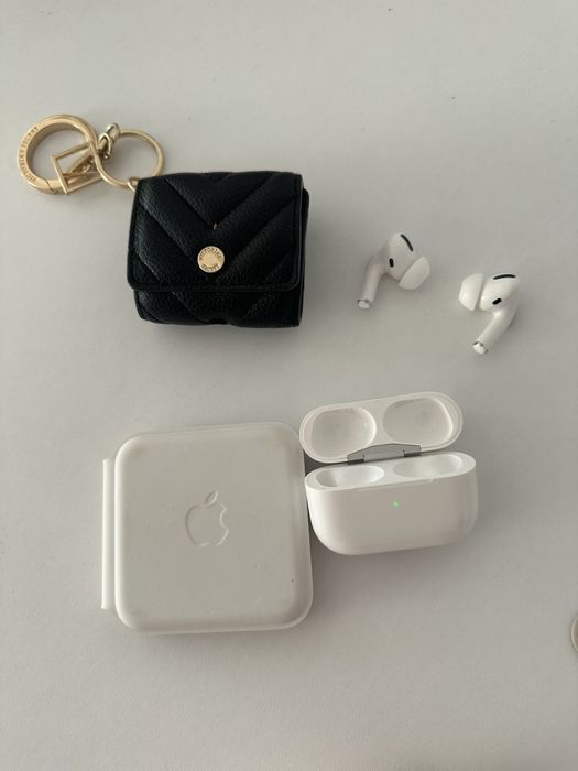 Слушалки Airpods pro 2, цена е 100 лв