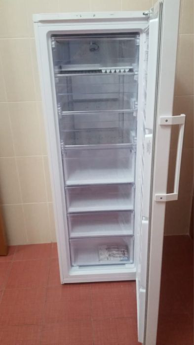 Продаю новый морозильник Beko