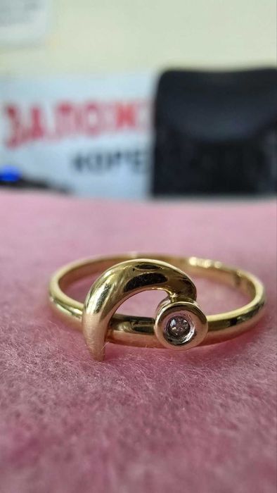Златен пръстен 14 карата 585 / с диамант