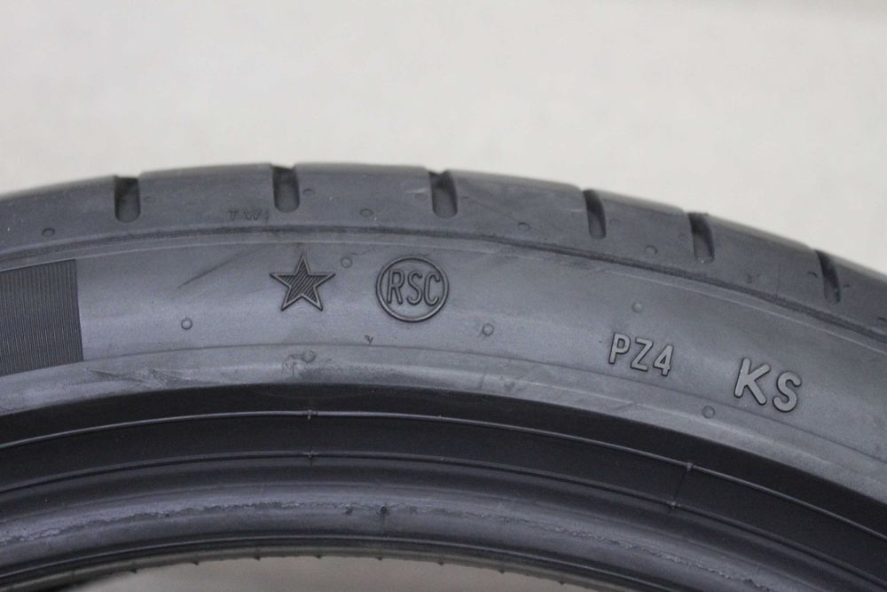 255/40-19 Pirelli P Zero RSC