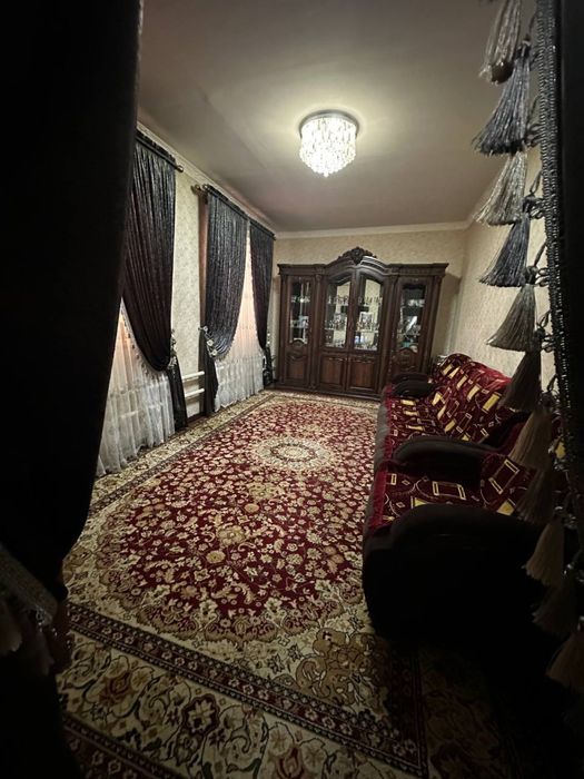 8 соток ховли сотилади. Супер. Завадской. Хамма шароити қилинган.