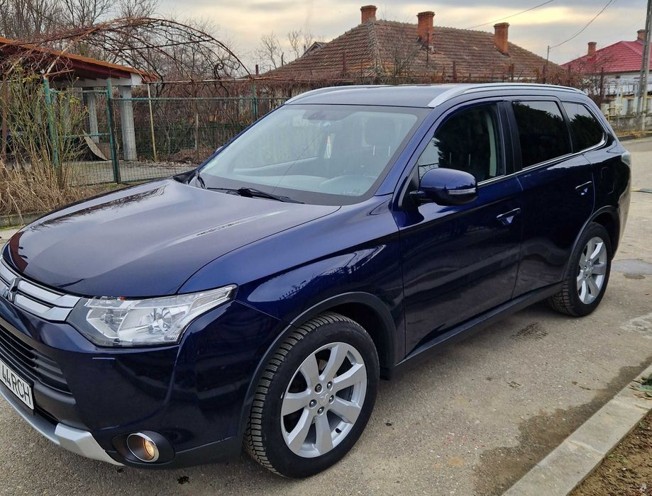 Mitsubishi Outlander  2.2 DI-D 4 WD , 7 locuri , 4x4 , FACELIFT