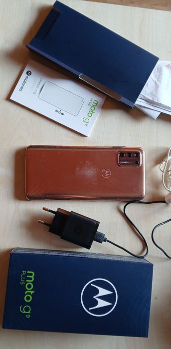 Продавам Motorola Moto G9 Plus – Пълен комплект