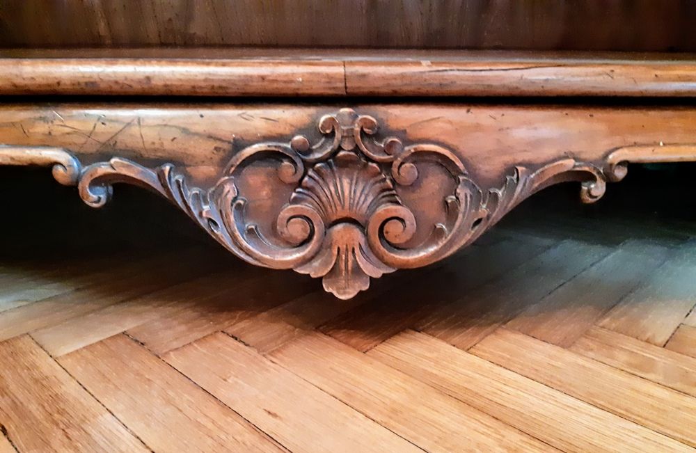 Масивен бюфет от орех