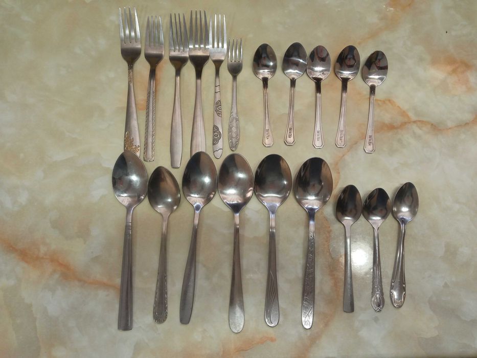 Столовые и чайные ложки, вилки, ножи.50 тыс за все 26шт
