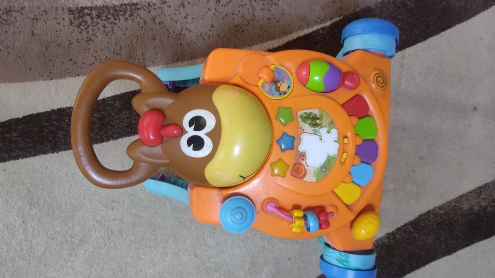 Каталка машина для обучения ходьбе  в хорошем состоянии. Музыкальная.