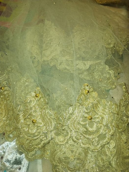 Шарфлар, кизил, ок, яшил, пушти