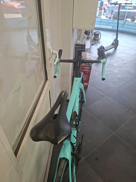 Шосеен карбонов велосипед Bianchi Oltre comp
