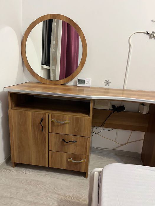 Birou și masă de înfrumusețare cu oglindă