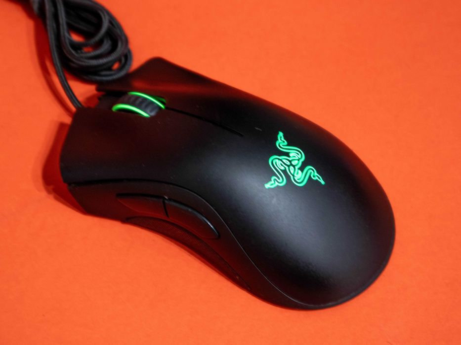 Геймърска Мишка Razer Deathadder Chroma с RGB подсветка, 10000 DPI