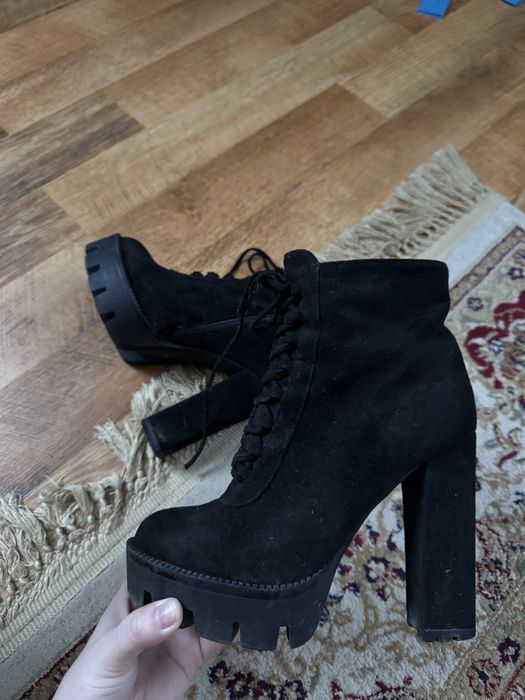 Замшевые ботильоны