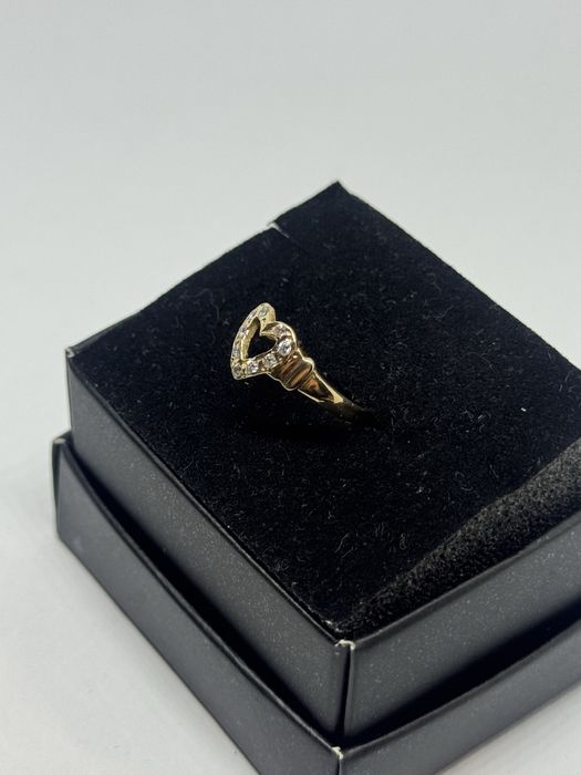 златен дамски пръстен сърце 1.51гр 14к 585