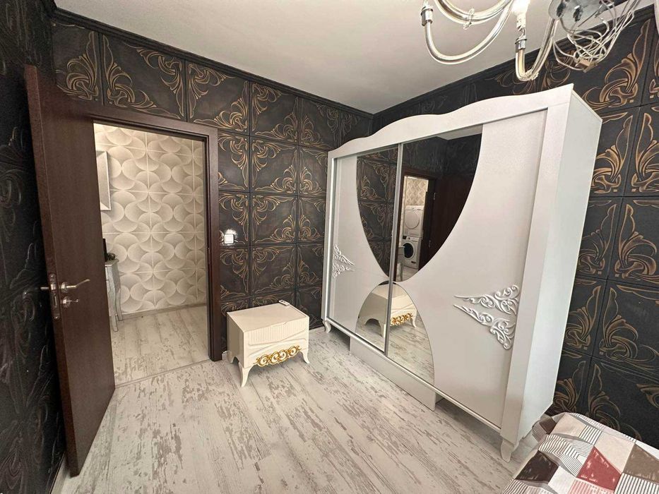 Луксозно обзаведен Тристаен апартамент с 2 паркоместа , ж.к. Левски