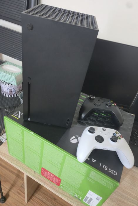 Игровая приставка Xbox Series X (рассмотрю обмен на ноутбук)