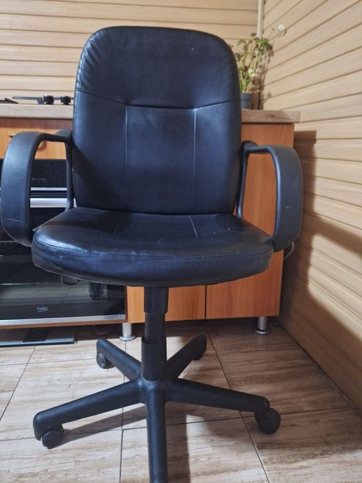 Scaun cu rotile pt birou