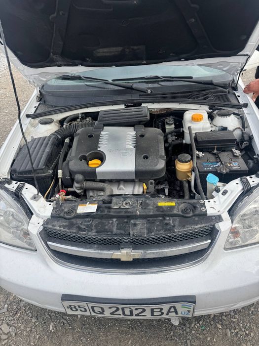 2011 yil oq lacetti