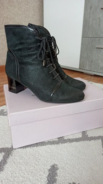 Продам ботиночки женские