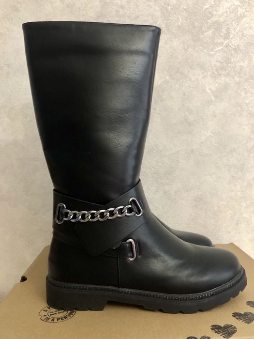 Новые. Стильные весенние сапоги