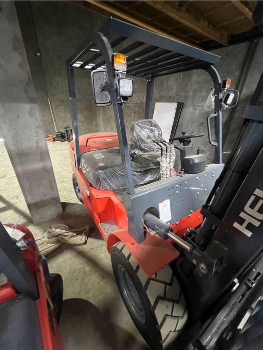 Кара Вилочный погрузчик (дизель) HELI (5 тонна, 3 м)