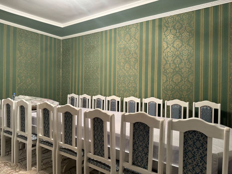 Стол со стульями