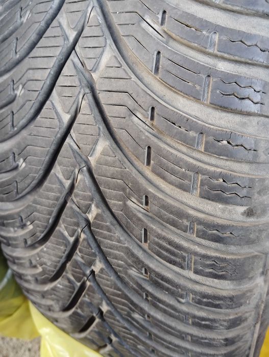 Продавам гуми зимни 2 бр 205/55/16