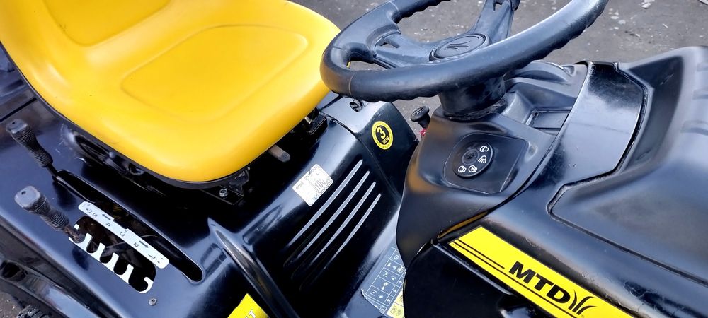 tractoras tuns iarba gazon 2 cilindri 20kw