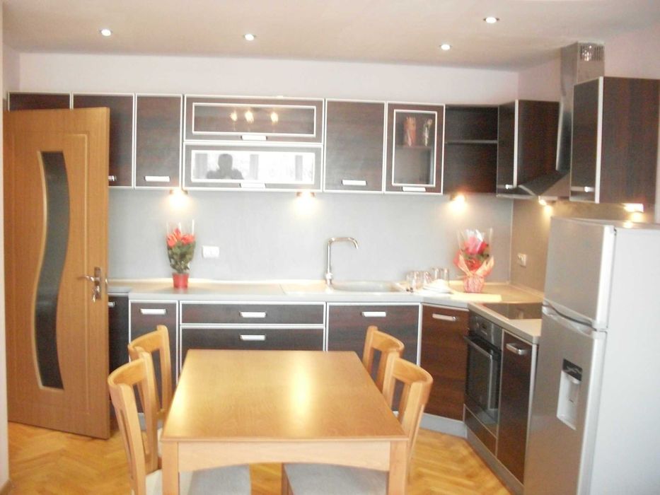 Дава се под наем Тристаен апартамент в Варна, Базар Левски - 75 кв.м за 525 € - Снимка #3