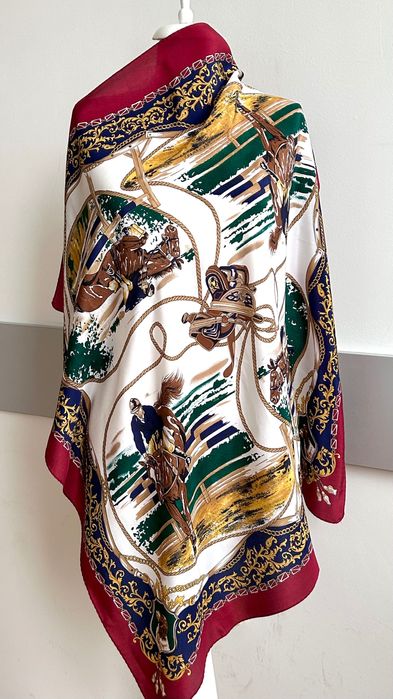 Разкошен копринен шал с ловни мотиви Made in Italy