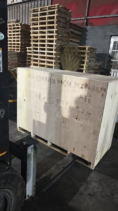 Продам двигатель+коробка  Вичай