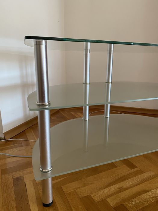 Стъклена тв маса