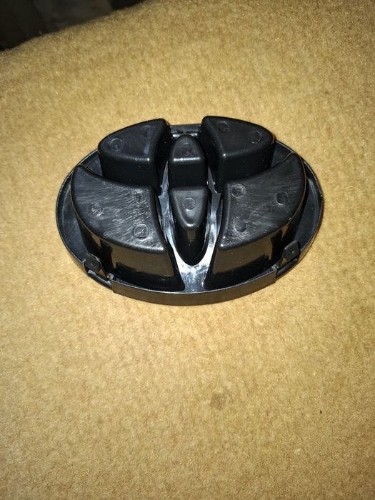 Емблема за тойота много модели размер 12см на 8см.Като нова