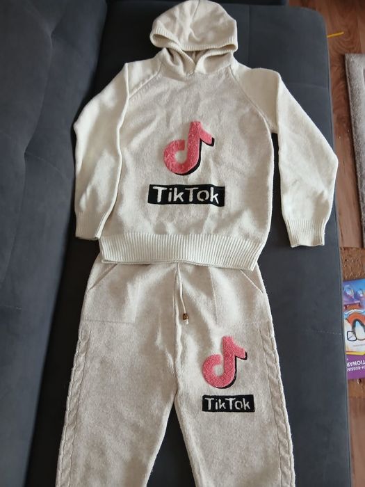 Вещи для девочек 8-11  лет