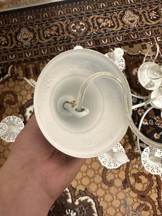 Люстра в хорошем состояние