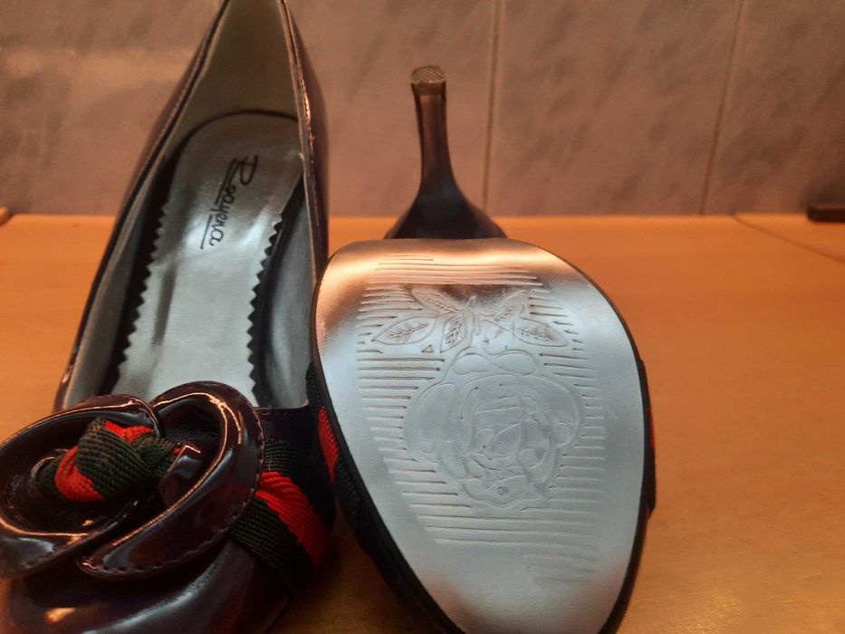 Papuci damă Roaquena – mărimi 37–38, stare foarte bună