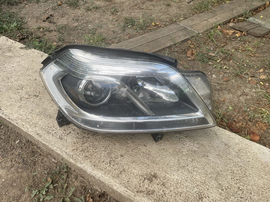Mercedes-Benz GL-Class 2013-2016 right headlight - Мерцедес десен фар